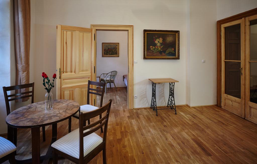 Queen Bee Apartments Prague Exterior photo