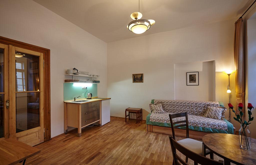 Queen Bee Apartments Prague Room photo